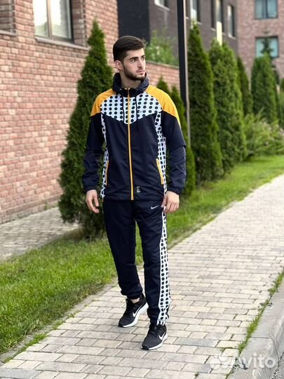 Спортивный костюм