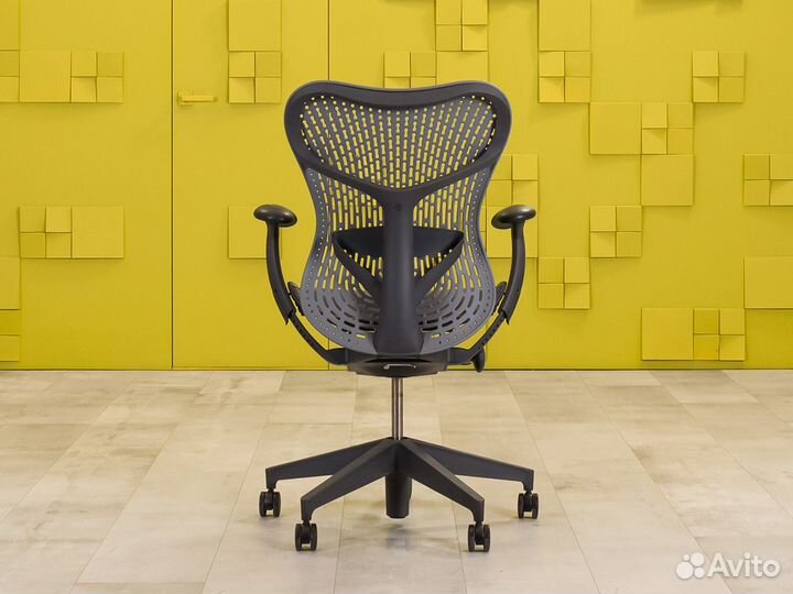 Компьютерное кресло Herman Miller Mirra 2 США