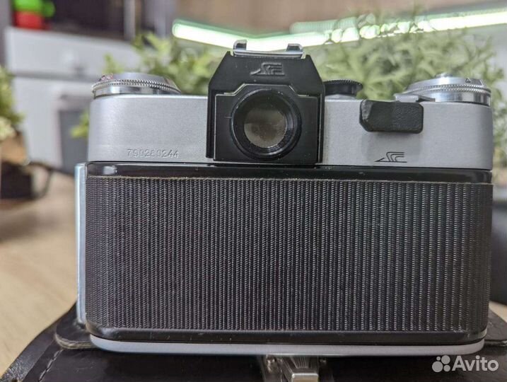 Фотоаппарат Зенит Е, Объектив Гелиос 44-2