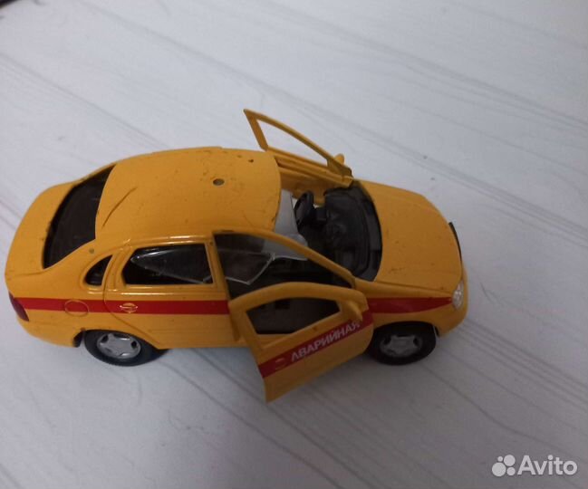 Машина металлическая LADA Kalina