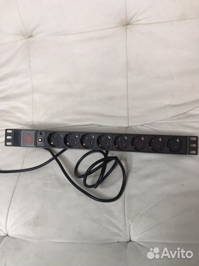 Блок розеток в стойку TWT-PDU19-10A8P