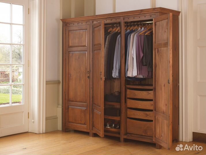 Шкаф из дерева