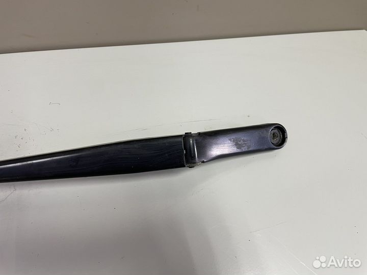 Поводок дворника правый Ауди Ку5 Q5 8R