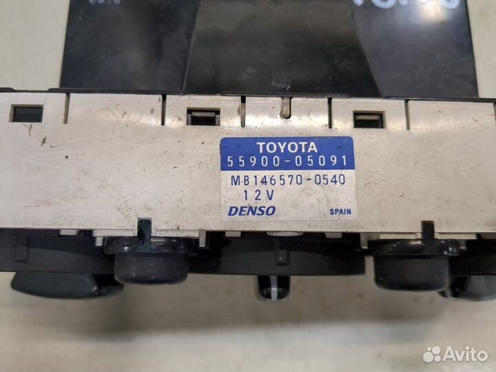 Переключатель отопителя Toyota Avensis 1
