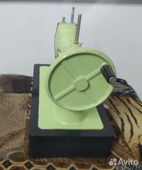 Детская швейная машинка