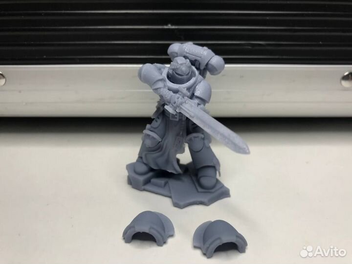 Warhammer 40000 миниатюры Company Champion