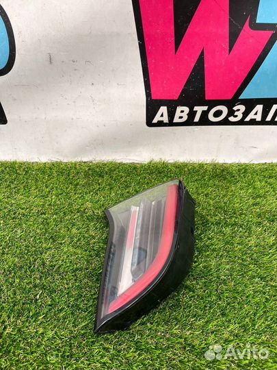 Фонарь крышки багажника левый Tesla Model Y 2021