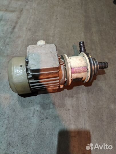 Насос помпа