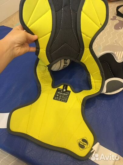 Нагрудник хоккейный Bauer Supreme Yth