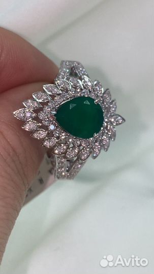 Кольцо с изумрудом и бриллиантами
