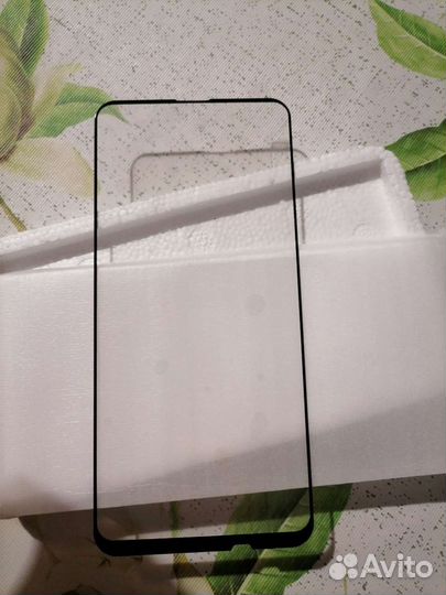 Продам защитное стекло Honor 9 x