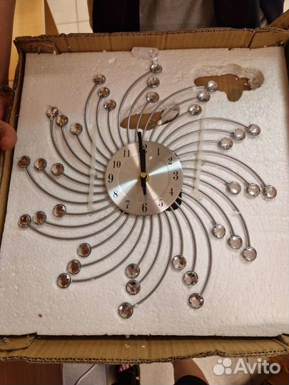 Часы настенные новые