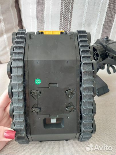 Машинка на радиоуправлении внедорожник