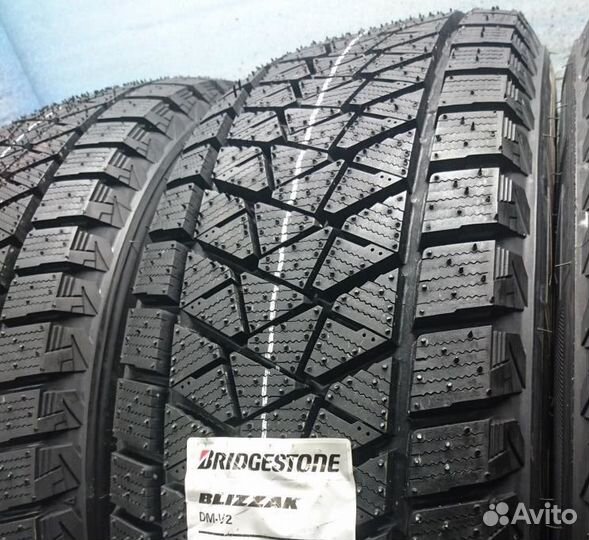Bridgestone Blizzak DM-V2 215/80 R15 102R