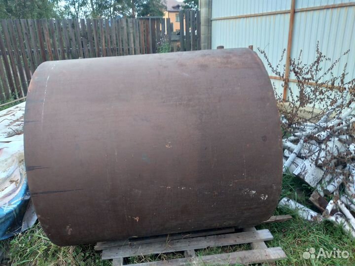 Продам металлический бак
