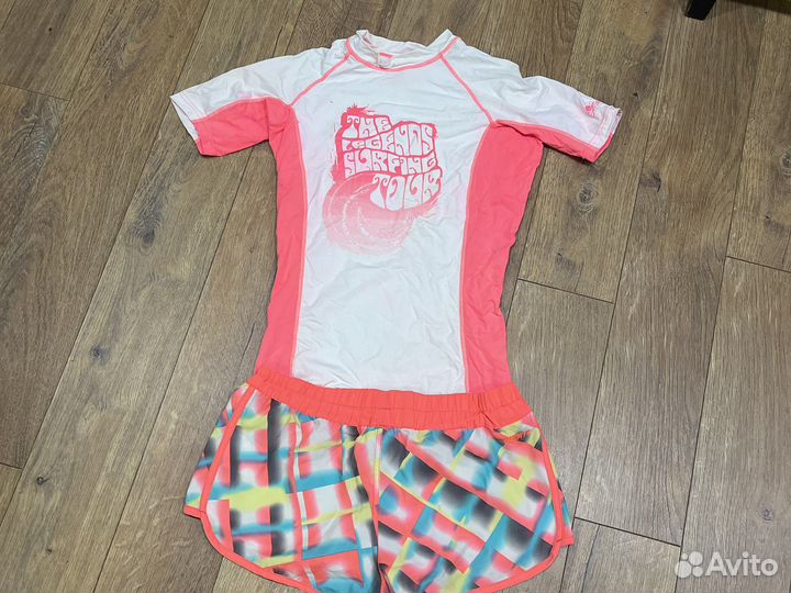 Костюм для плаванья, занятий спортом на воде