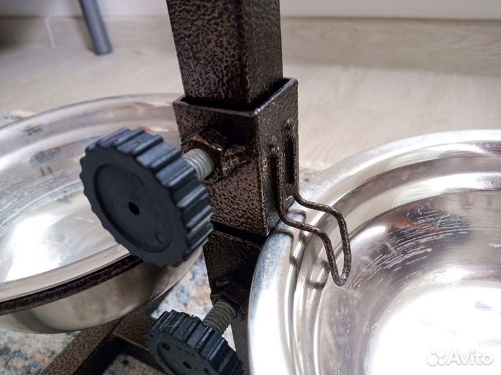 Подставка с мисками