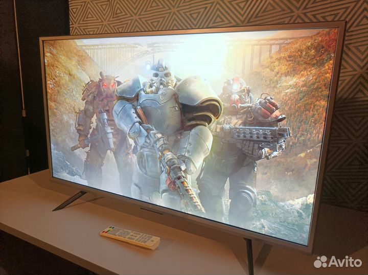 Метровый тонкий SMART TV Hi 39