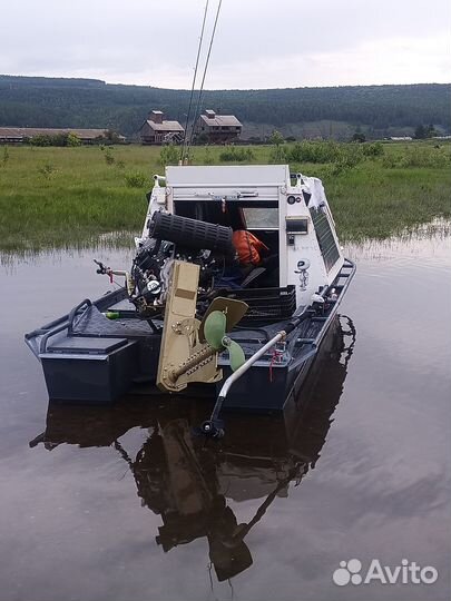 Плоскодонная алюмин экспедиционная лодка с каютой