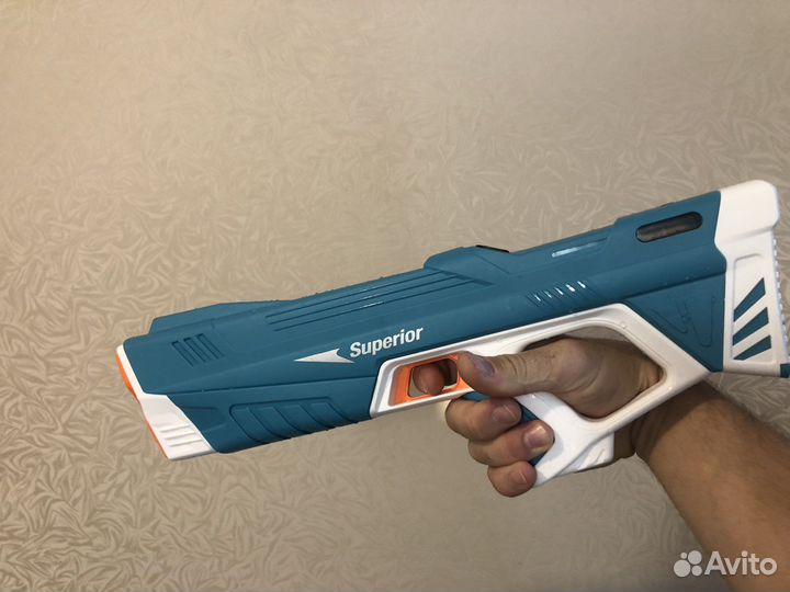 Электрический водяной пистолет