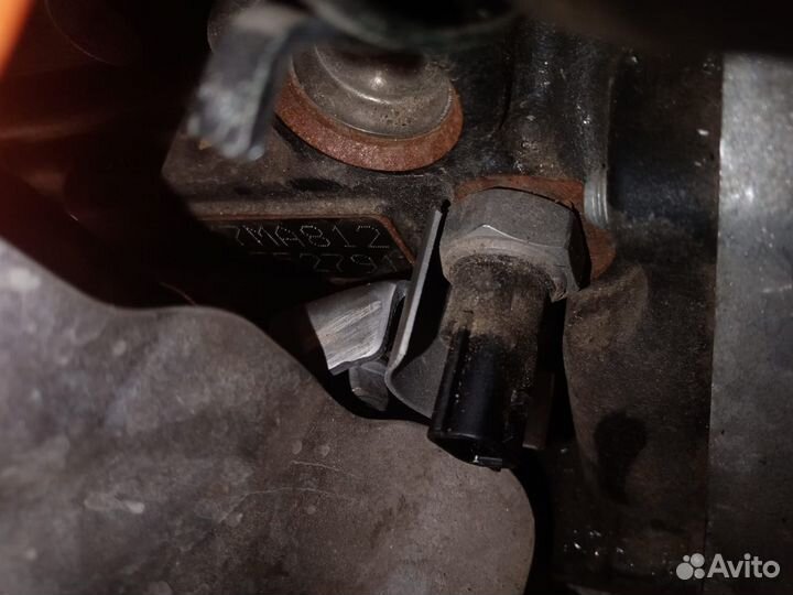 Все запчасти на Рено Сандеро 2 новые орегинал