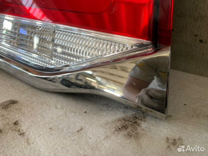 Фонарь внутренний левый Toyota Land Cruiser 200