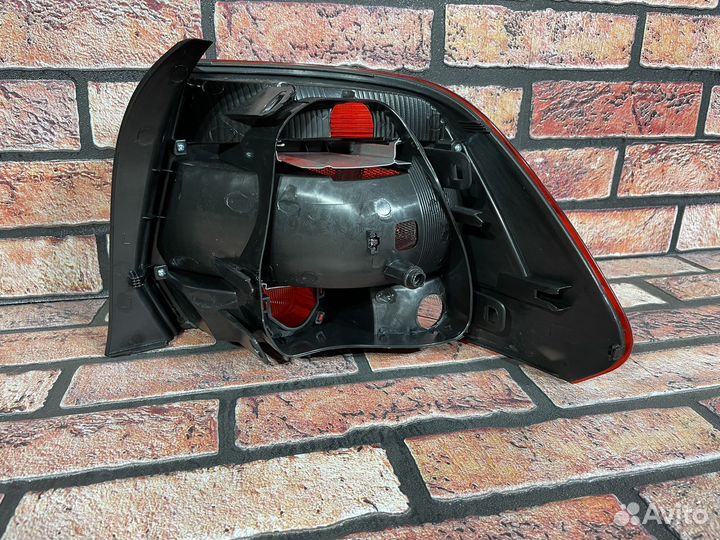 Фонарь задний левый на volkswagen polo рестайлинг