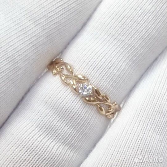 Золотое кольцо с камнем 16р