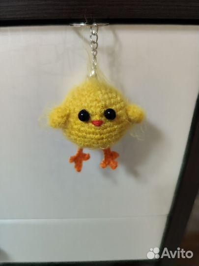 Вязаный брелок цыпленок, цыпа, пушистая игрушка