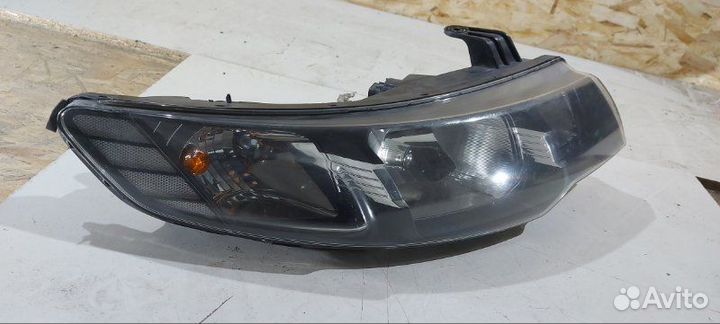 Фара галогеновая передняя правая Kia Cerato TD