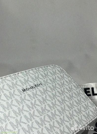 Стиль и комфорт: сумка Michael Kors через плечо