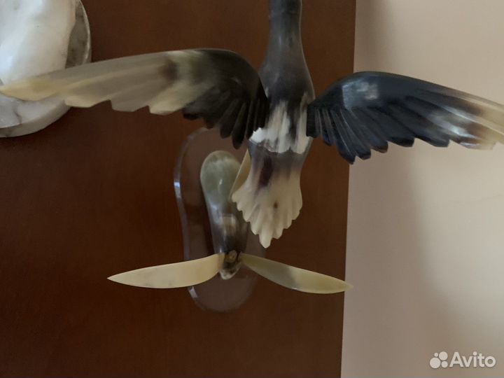 Статуэтки из рога и мрамора