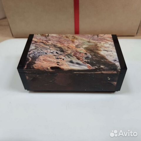 Шкатулка из яшмы