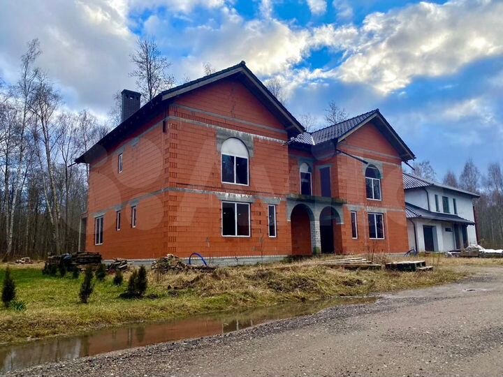 Дом 373,5 м² на участке 10 сот.