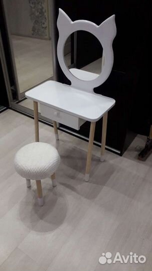 Детский туалетный столик