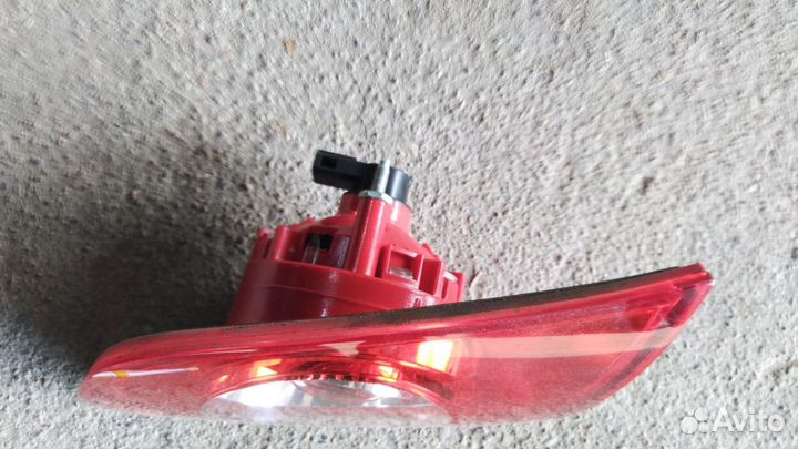 Фонарь крышки багажника правый Volkswagen Passat B