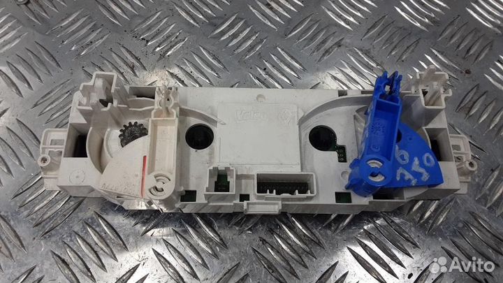 Блок управления климатической установкой Renault M