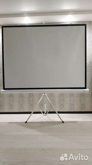 Экран для проектора на штативе