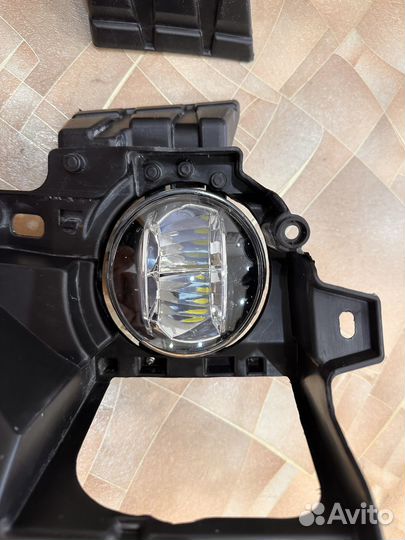 Комплект противотуманных фар, кронштейна противоту