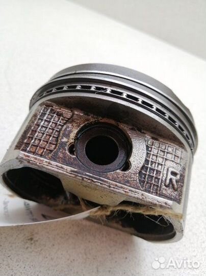 Поршень правый Toyota Harrier MCU10W 1mzfe