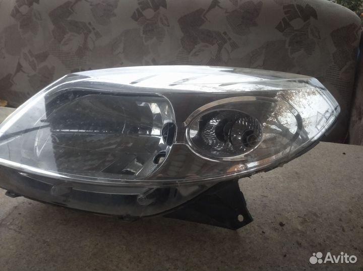 Фара левая бу renault sandero 2011