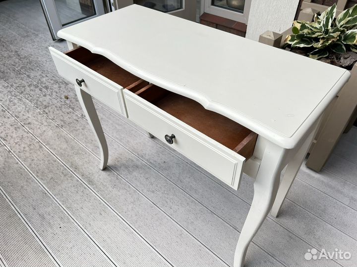 Туалетный столик
