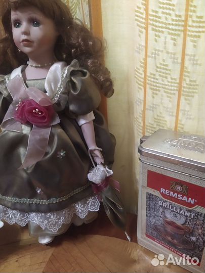 Кукла фарфоровая коллекционная