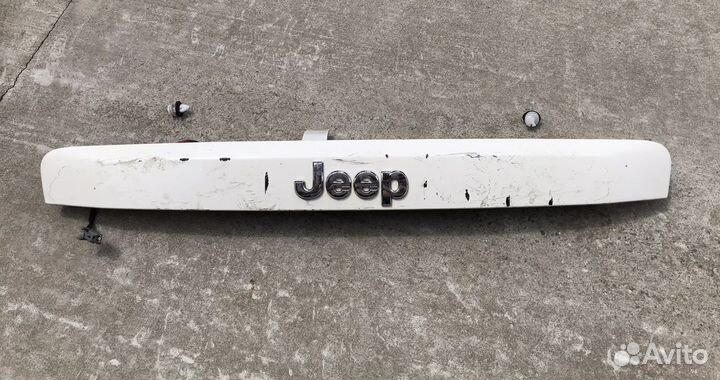 Накладка двери багажника Jeep Compass MK49