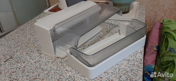 Полки на дверчу холодильника