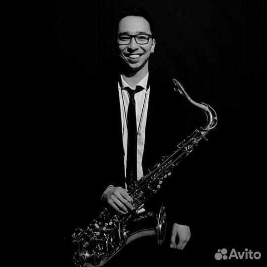 Саксофонист на праздник