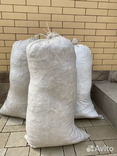 Солома в мешках