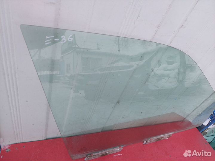 Стекло переднее правое BMW E36