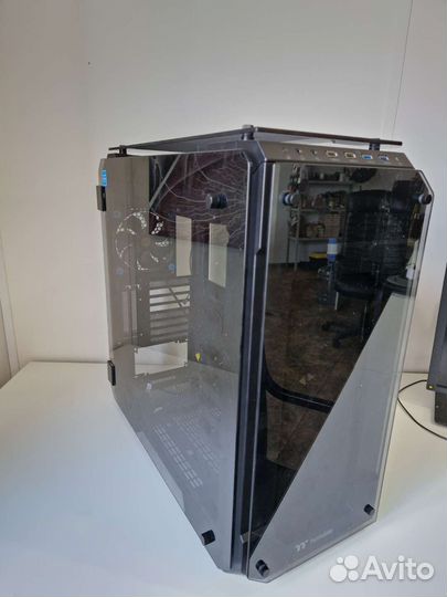 Корпус Thermaltake View 71 Tempered Glass