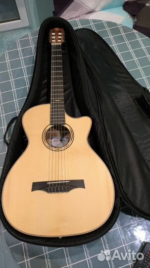 Классическая гитара с подключением Baton Rouge